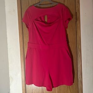 Red cotton short outfit with pockets and cut out in the front above the chest